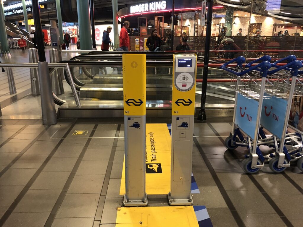 Check-in pole to validate an OV chipcard or to pay directly before going down to the train platforms.